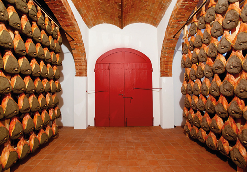 Prosciutto crudo di Cinta Senese — cantina di stagionatura